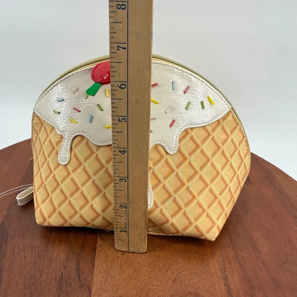 Betsey Johnson Kitsch Cosmetic Bag Womens Tan Ice Cream Sprinkles BM18780 OS